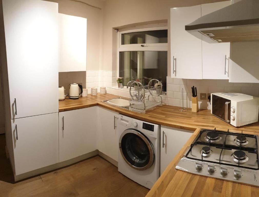 4 Bedrooms, Sleeps 10, Near Lfc & Efc Liverpool Eksteriør bilde